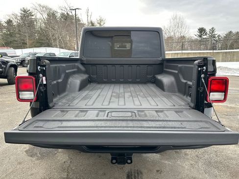 Used 2023 Jeep Gladiator Willys image 13