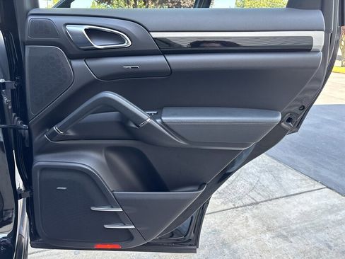Used 2014 Porsche Cayenne AWD/4WD image 36