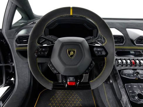 Used 2018 Lamborghini Huracan Performante image 18