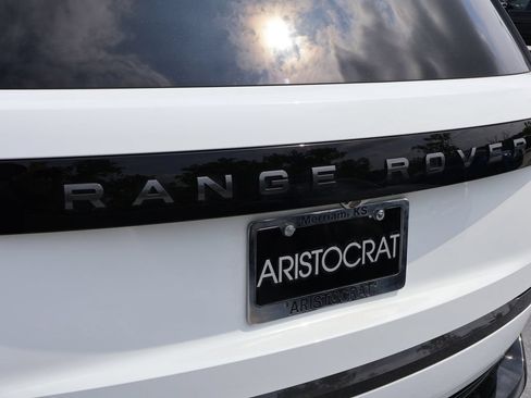 Used 2025 Land Rover Range Rover SE AWD/4WD image 16