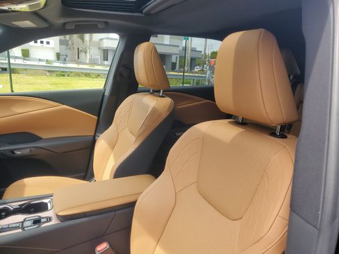 Used 2025 Lexus RX 350 Premium w/ Accessory Package (Z1) image 17