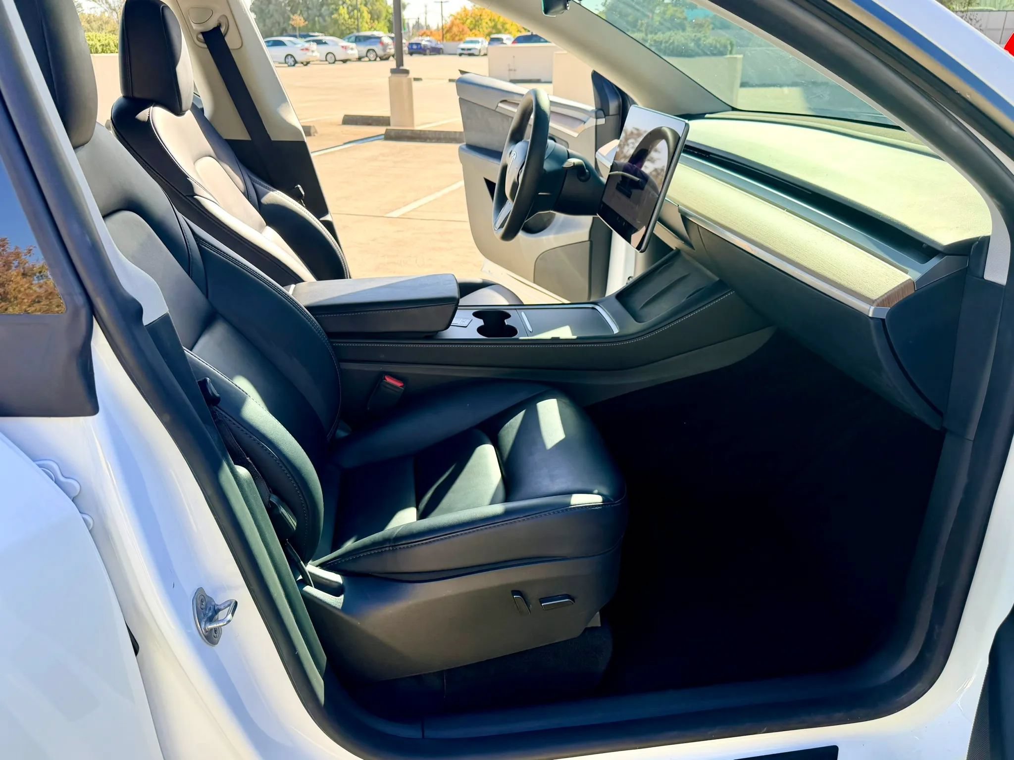 Used 2024 Tesla Model Y Performance AWD/4WD image 23