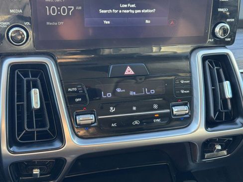 Used 2023 Kia Sorento S w/ Panoramic Sunroof Package image 17