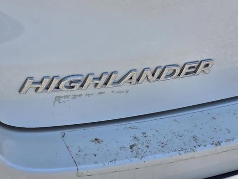 Used 2016 Toyota Highlander LE FWD image 28