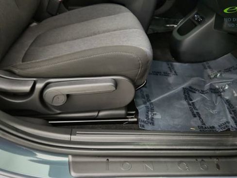 Used 2025 Hyundai Ioniq 5 SE RWD image 23