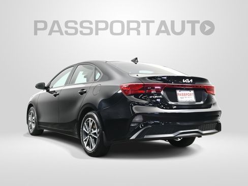 Used 2022 Kia Forte LXS w/ LXS Technology Package image 5