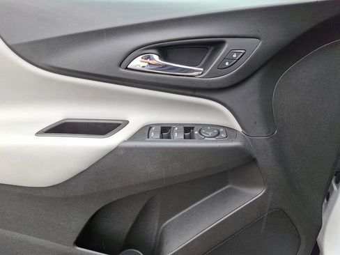 Used 2018 Chevrolet Equinox LS FWD image 12