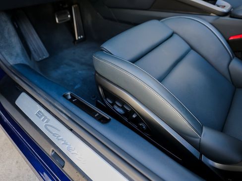 Certified 2025 Porsche 911 Carrera image 14