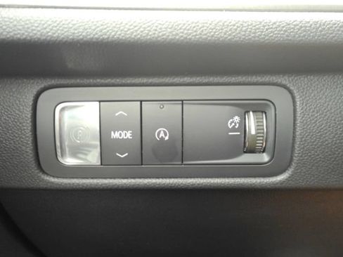 Used 2026 Chevrolet Traverse LT w/ Driver Confidence Package FWD image 38