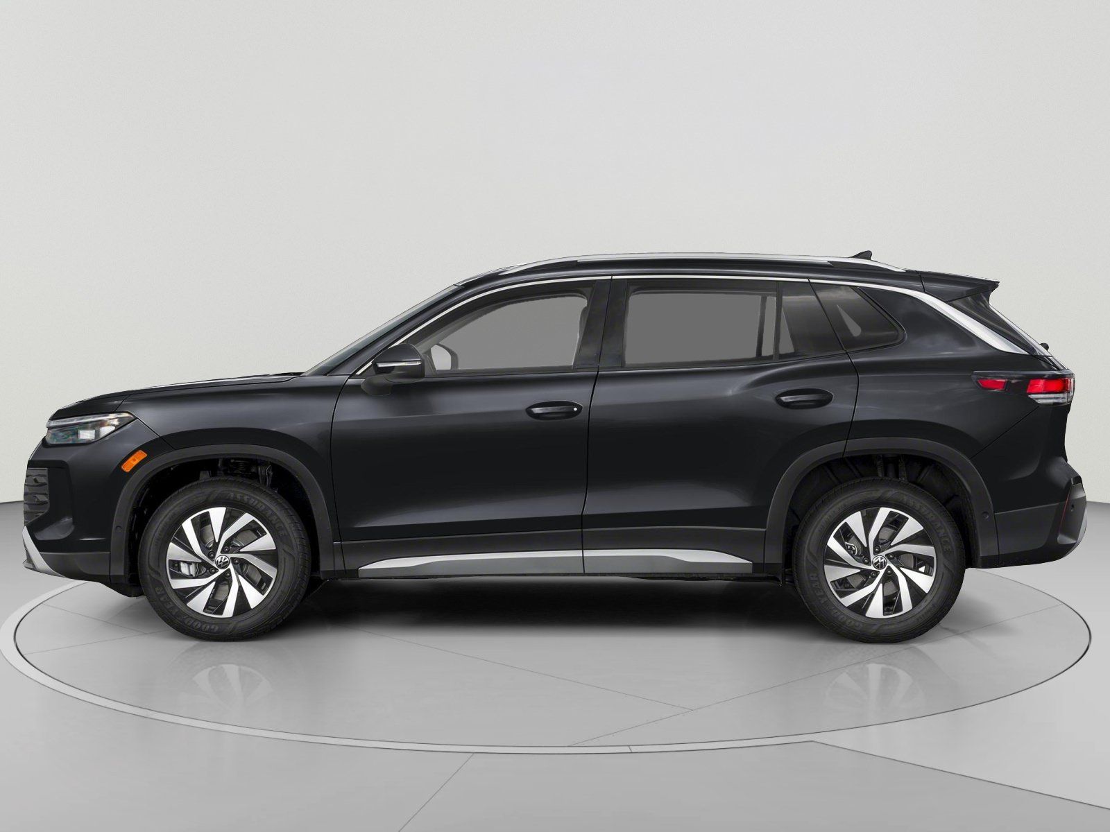Used 2026 Volkswagen Tiguan S FWD image 3