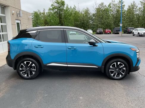 Used 2025 Nissan Kicks SR AWD/4WD image 4