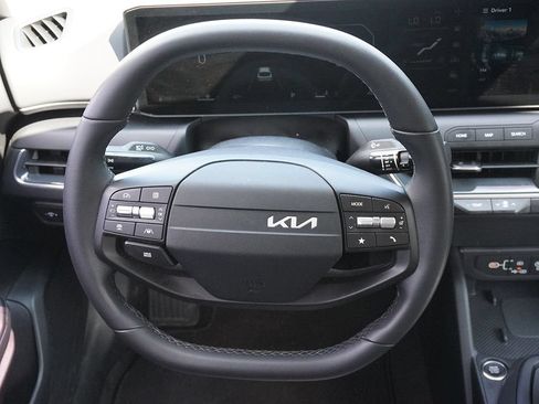 Certified 2025 Kia K4 EX FWD image 37