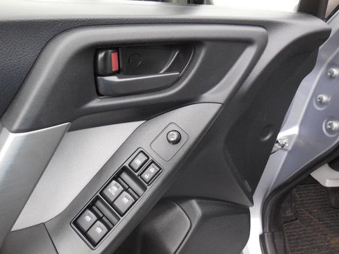 Used 2014 Subaru Forester 2.5i image 14