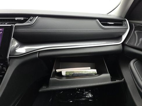 Used 2023 Jeep Grand Cherokee Laredo image 38