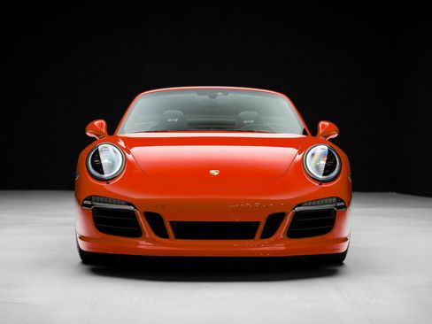 Used 2016 Porsche 911 Carrera GTS w/ GTS Interior Package RWD image 10