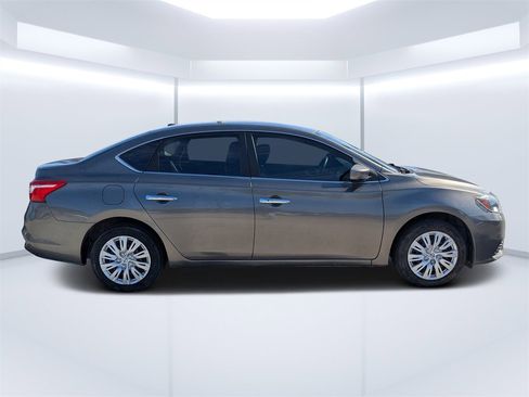 Used 2017 Nissan Sentra SV image 2