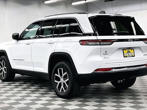 Used 2024 Jeep Grand Cherokee Limited image 3