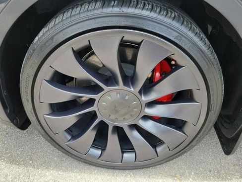 Used 2024 Tesla Model Y Performance AWD/4WD image 9