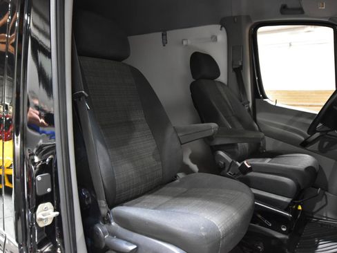 Used 2015 Mercedes-Benz Sprinter 3500 image 31
