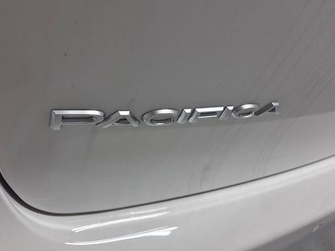 New 2026 Chrysler Pacifica Pinnacle image 12