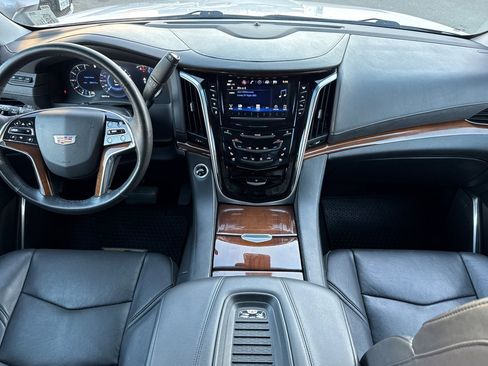 Used 2020 Cadillac Escalade ESV Luxury image 4