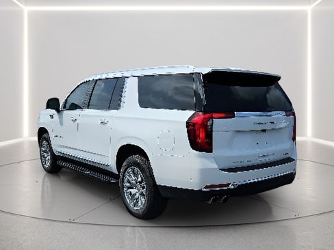 Used 2025 GMC Yukon XL Denali AWD/4WD image 3
