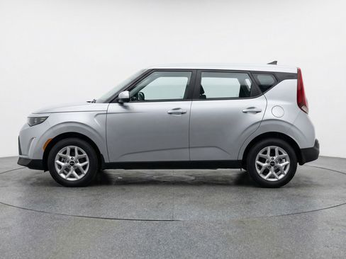 Used 2025 Kia Soul LX w/ LX Technology Package image 5