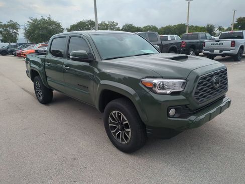 Used 2022 Toyota Tacoma TRD Sport RWD image 2