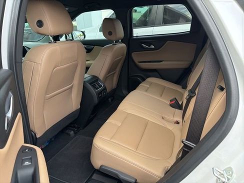 Used 2022 Chevrolet Blazer Premier w/ Enhanced Convenience Package FWD image 6