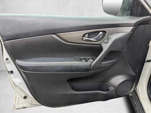 Used 2015 Nissan Rogue SV FWD image 13