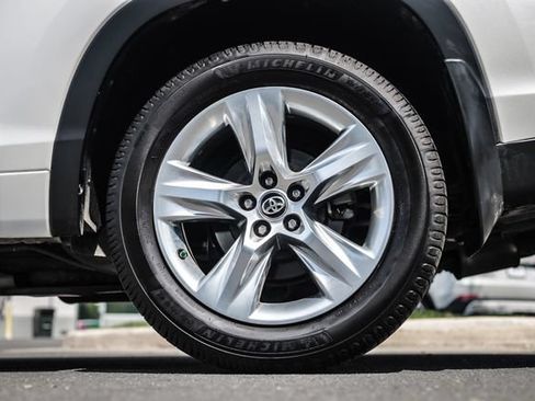 Used 2016 Toyota Highlander Limited FWD image 18