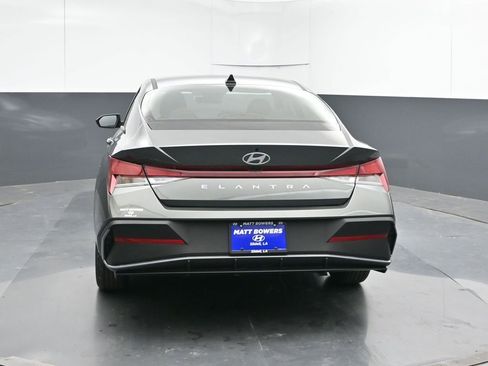 New 2026 Hyundai Elantra SE FWD image 4
