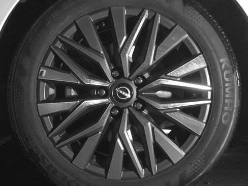 Used 2025 Nissan Altima 2.5 SV FWD image 12