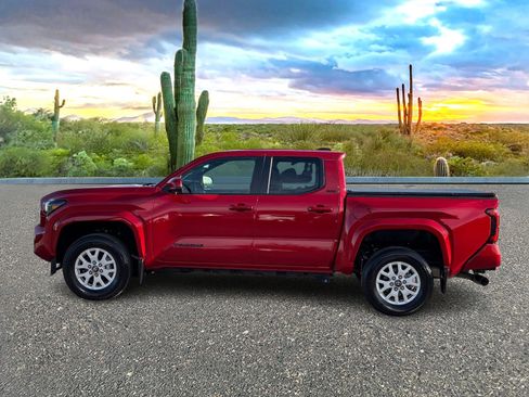 Used 2025 Toyota Tacoma SR5 image 3