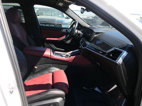 Used 2024 BMW X6 xDrive40i w/ Premium Package image 27