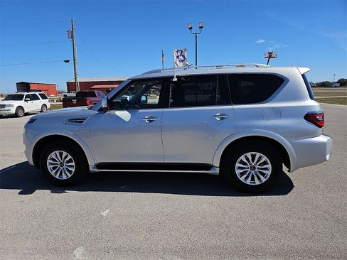 Used 2024 Nissan Armada SV image 3