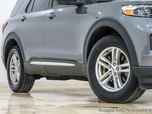 Used 2022 Ford Explorer XLT AWD/4WD image 4