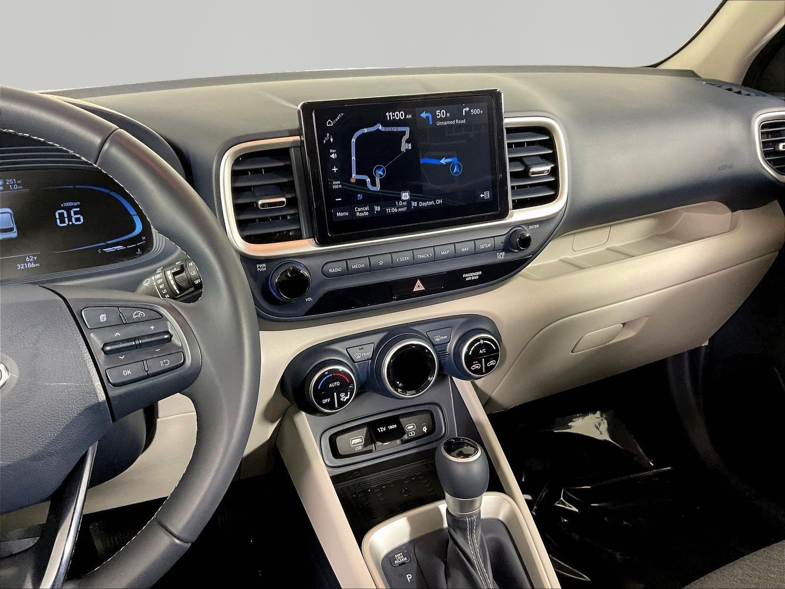 Used 2023 Hyundai Venue Limited FWD image 9