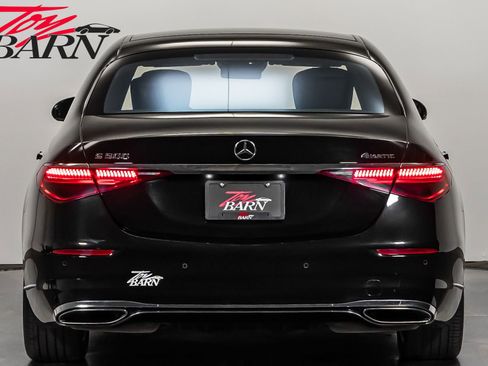 Used 2022 Mercedes-Benz S 500 4MATIC w/ 3D Technology Package image 4