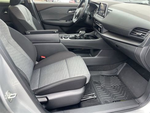 Used 2023 Nissan Rogue SV image 30