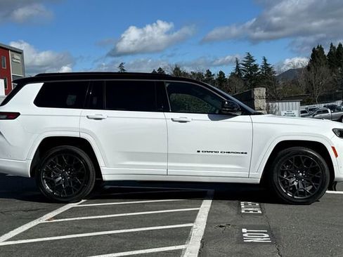 New 2026 Jeep Grand Cherokee L Summit image 3
