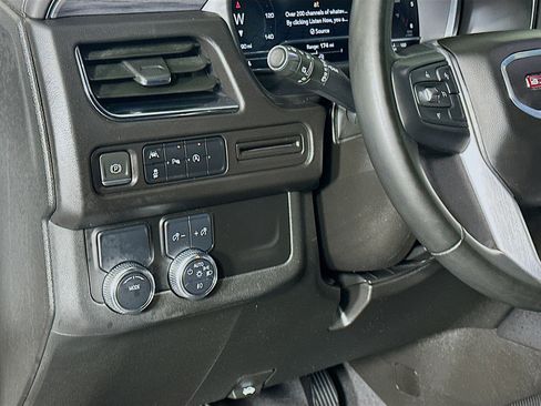 Used 2024 GMC Yukon XL SLT image 17