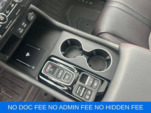 Used 2025 Honda Pilot Black Edition image 27