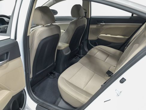 Used 2020 Hyundai Elantra SE FWD image 28