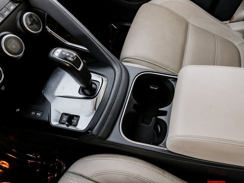 Used 2019 Jaguar E-PACE S image 28