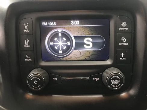 Used 2018 Jeep Compass Latitude w/ Cold Weather Group image 18