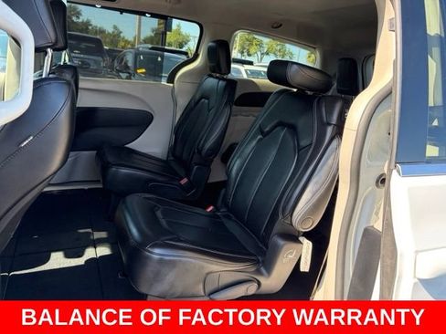 Used 2023 Chrysler Pacifica Touring-L FWD image 14