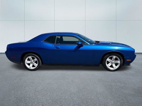 Used 2012 Dodge Challenger SXT RWD image 2