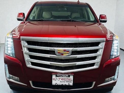 Used 2018 Cadillac Escalade ESV Premium Luxury image 6
