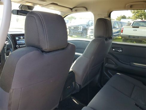 Used 2023 Nissan Frontier SV image 27